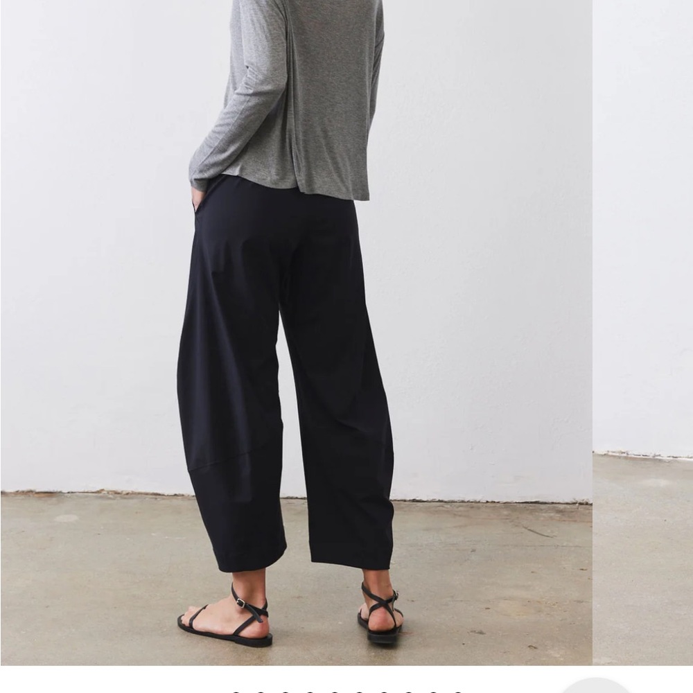 Luxury Women's Black Barrel Leg Pants - Picture 2 of 3